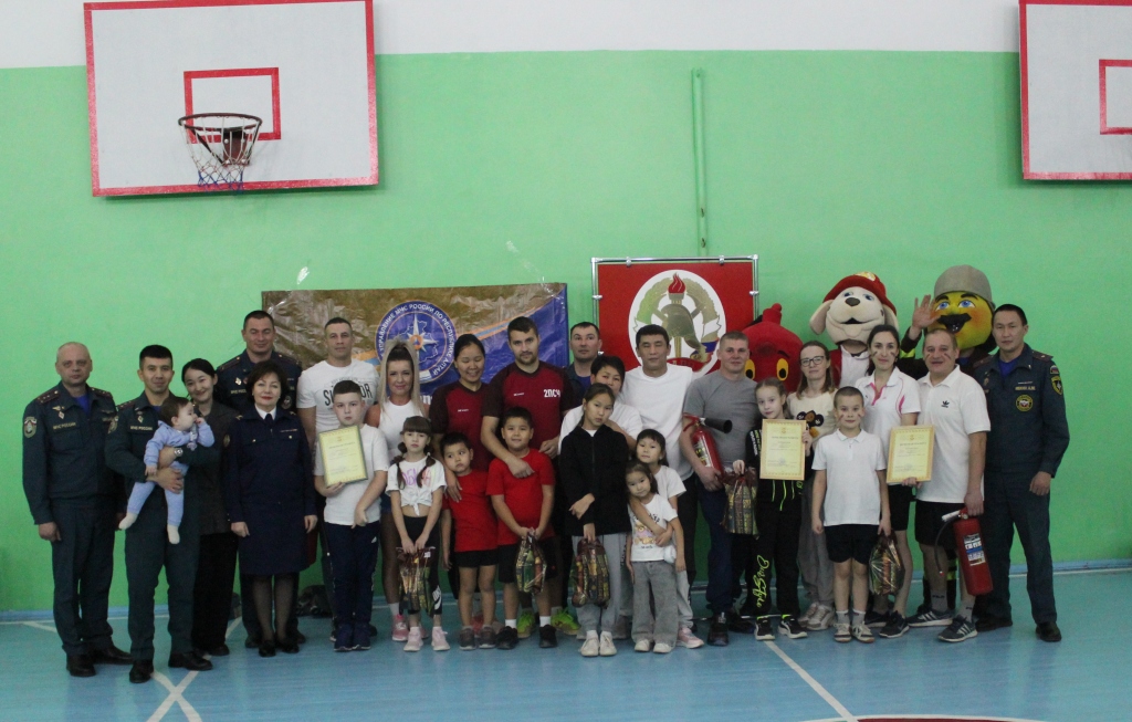 «Папа, мама, я - пожарная семья», соревнования среди семей пожарных и спасателей прошли в Республике Алтай.